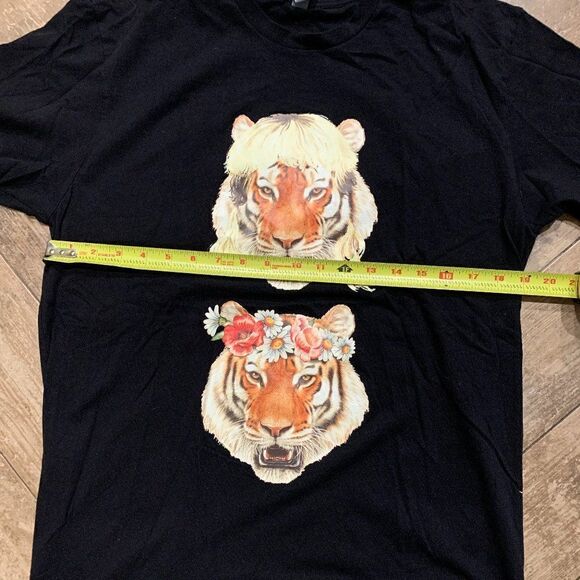 Tiger King Joe Exotic Carole Baskin Promo Crew Shirt Netflix Season 2 Size Large - Picture 4 of 5